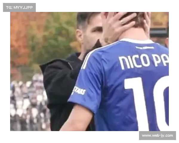 法布雷加斯与教练团队相拥，科莫创队史最佳开局