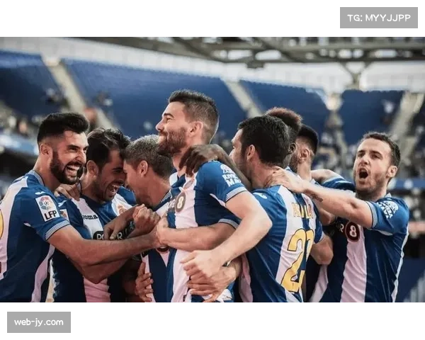 通讯：一场平局背后的故事，西班牙人队球迷在客场高歌支持降级区球队